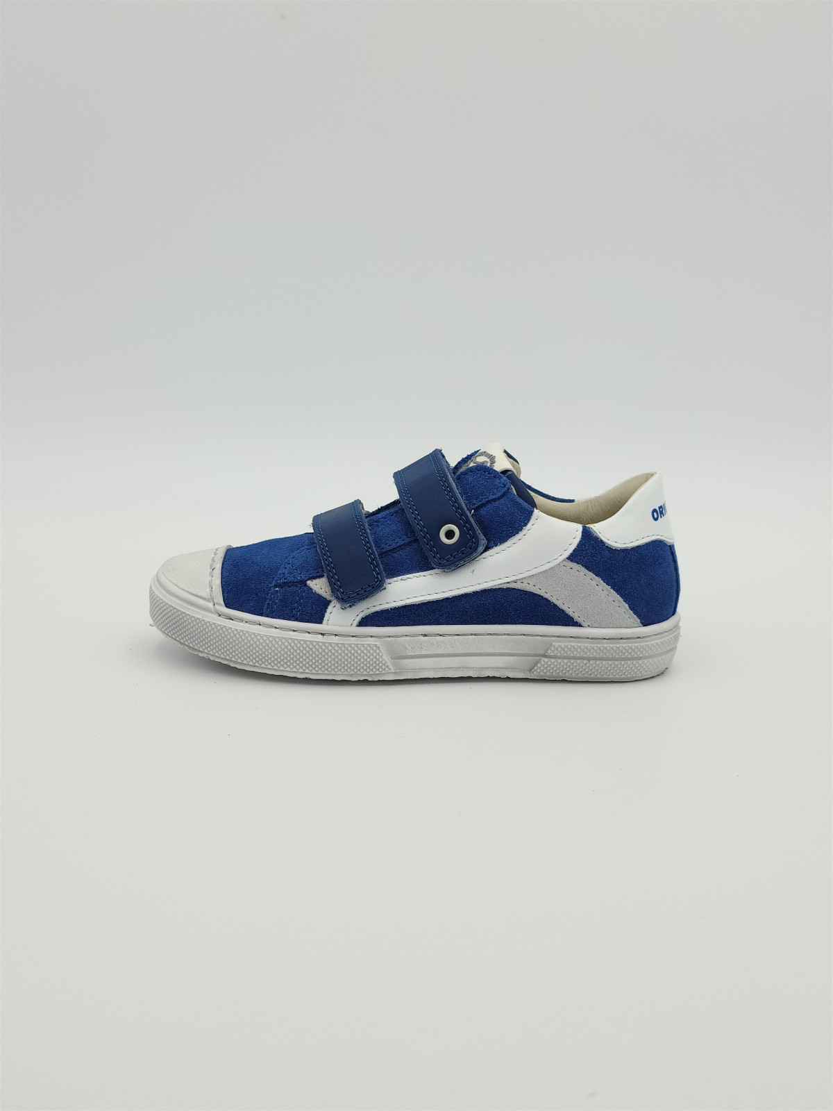 Marro cuir cobalt white.