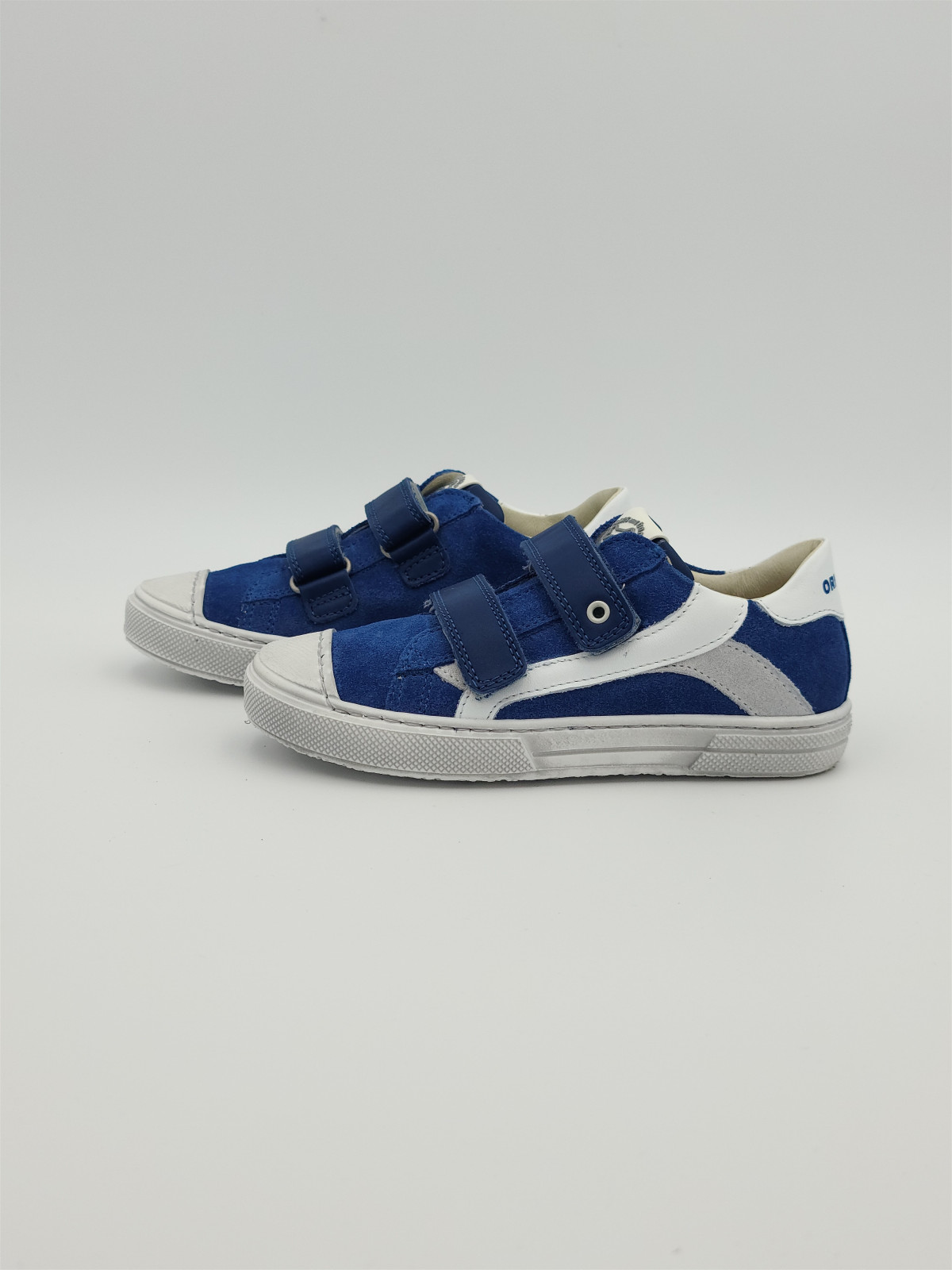 Marro cuir cobalt white.