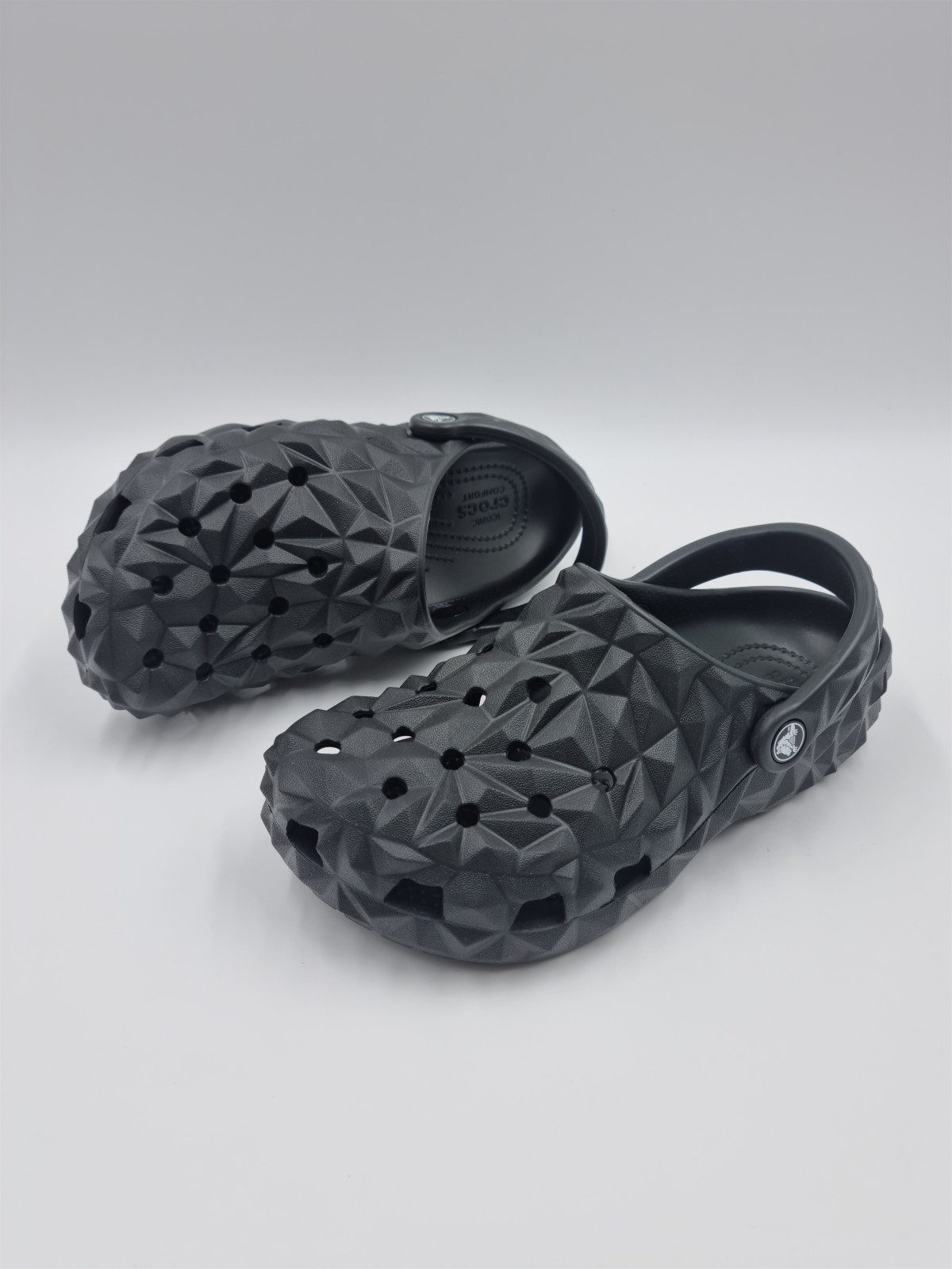 classic geometric cl pu. black