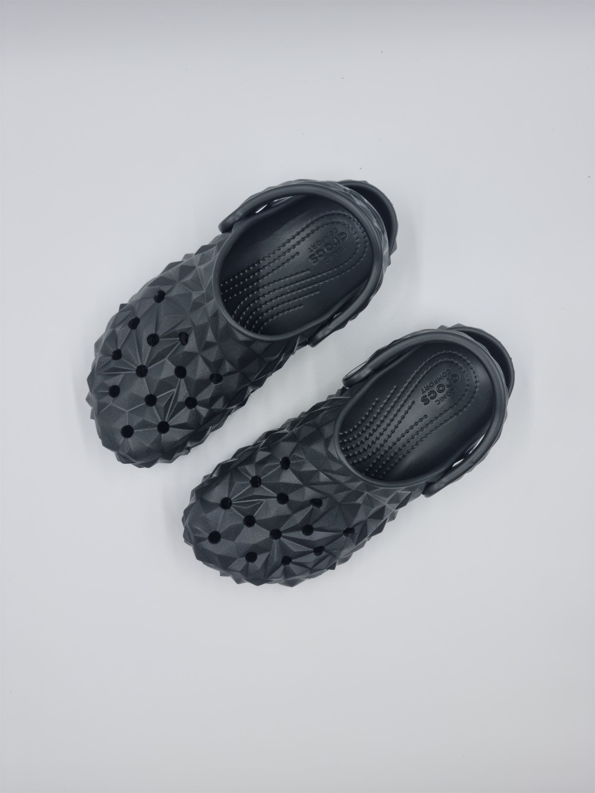 classic geometric cl pu. black