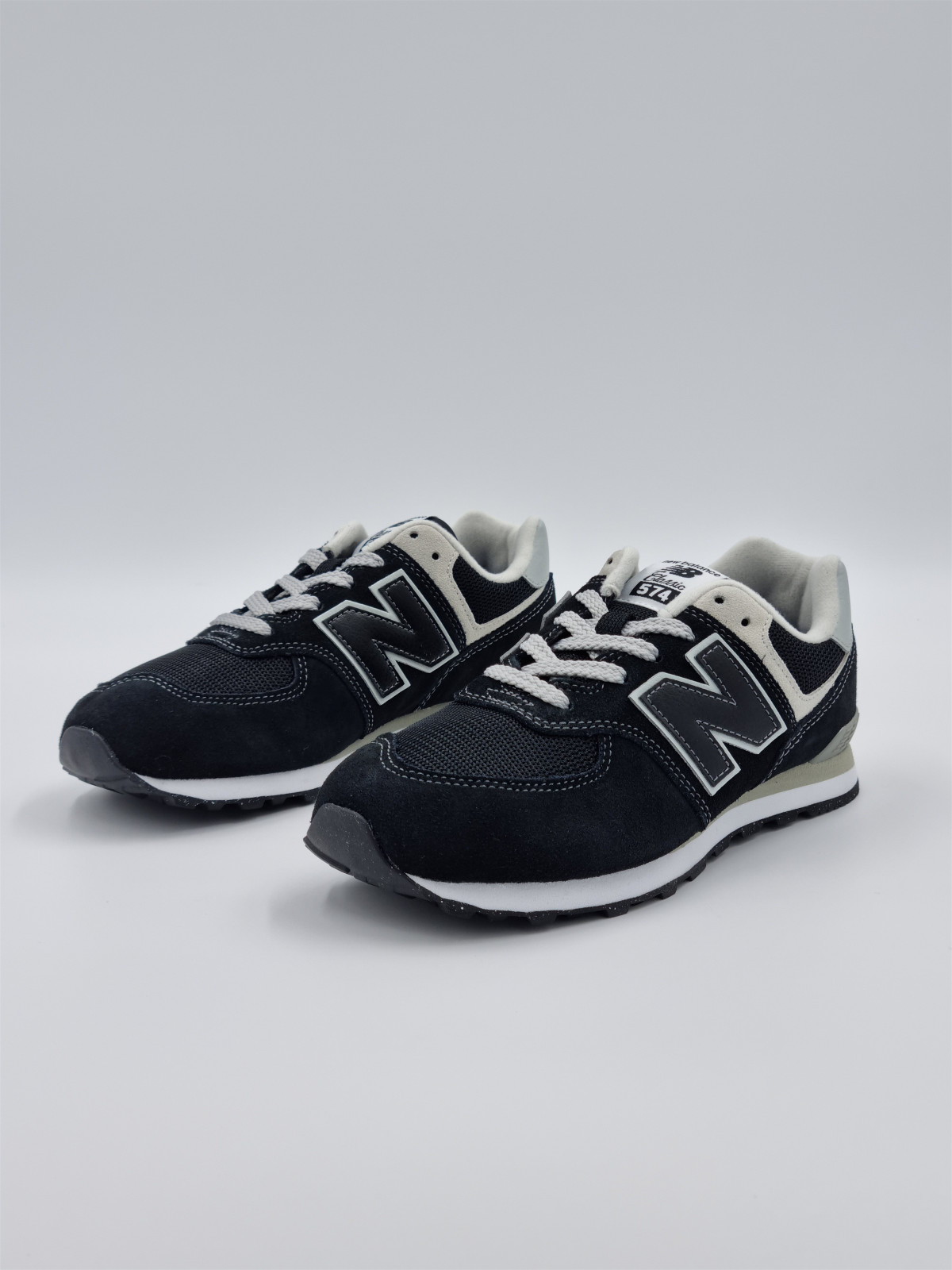 574 core j nubuck/mesh noir