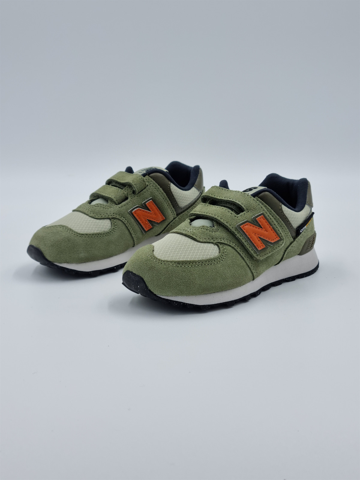 574 core hook & loop nubuck/mesh vert