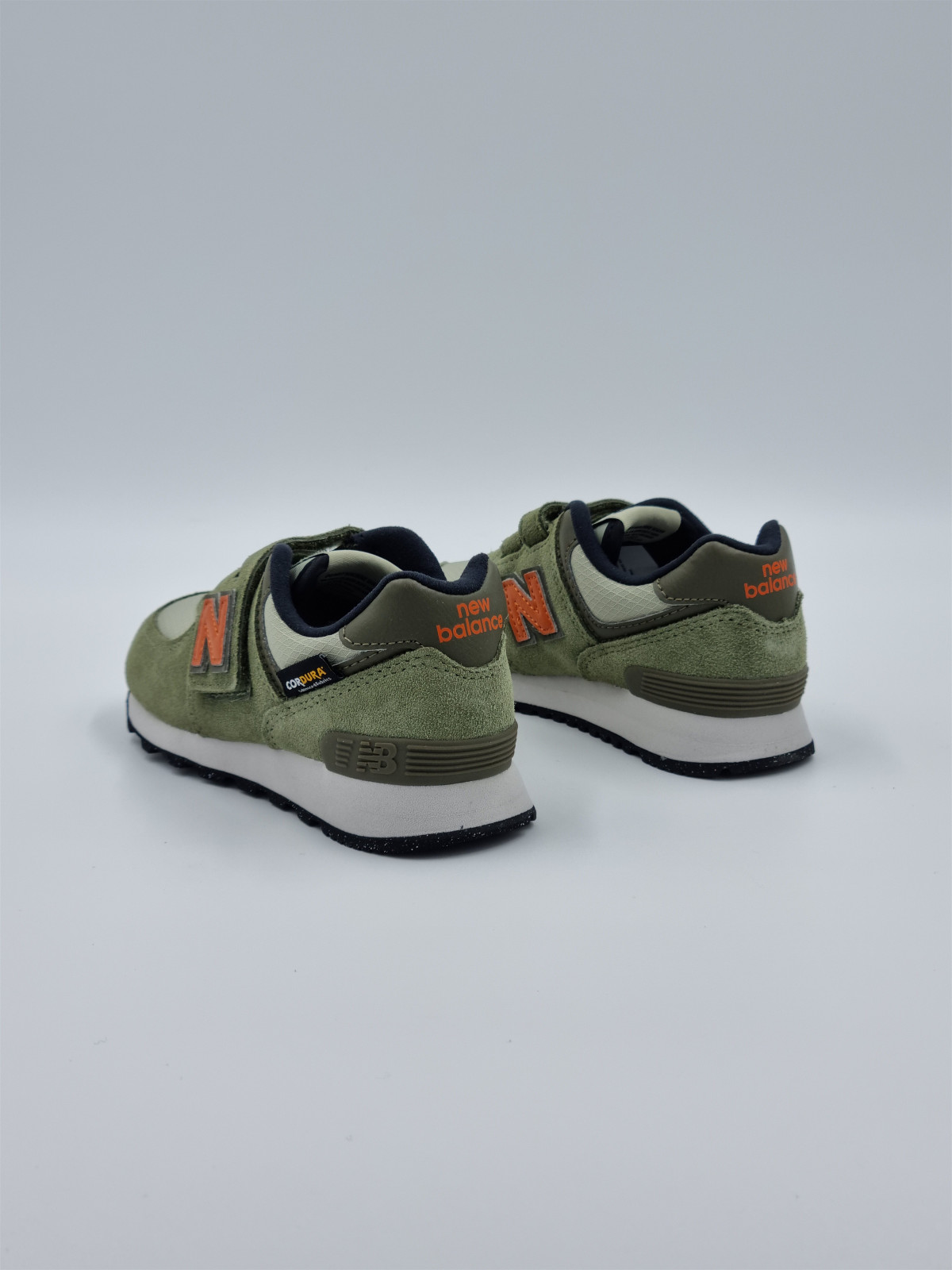 574 core hook & loop nubuck/mesh vert