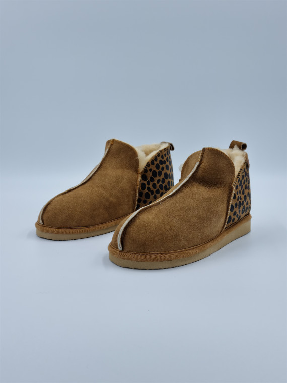 annie nubuck leo/chestnut