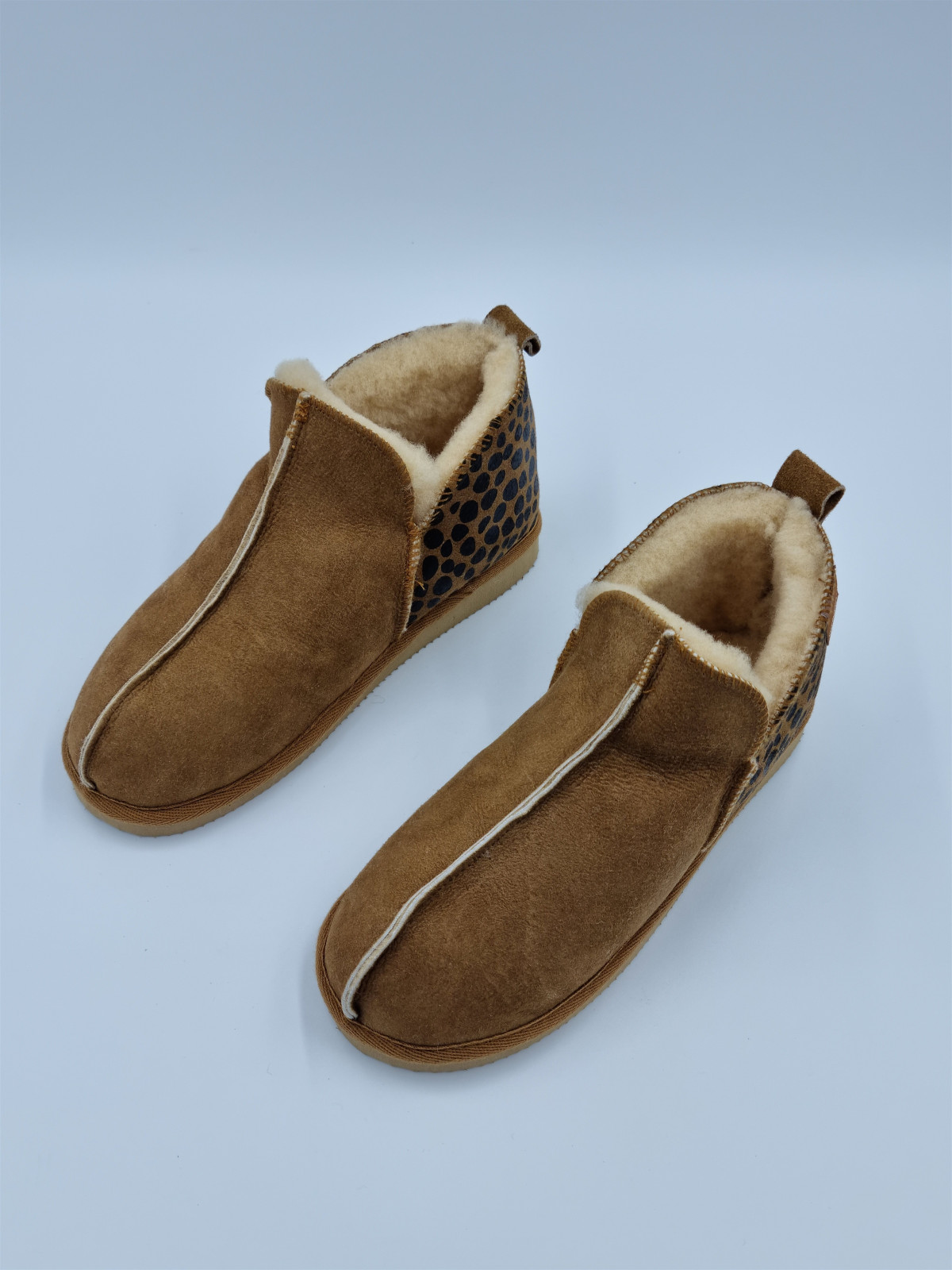 annie nubuck leo/chestnut