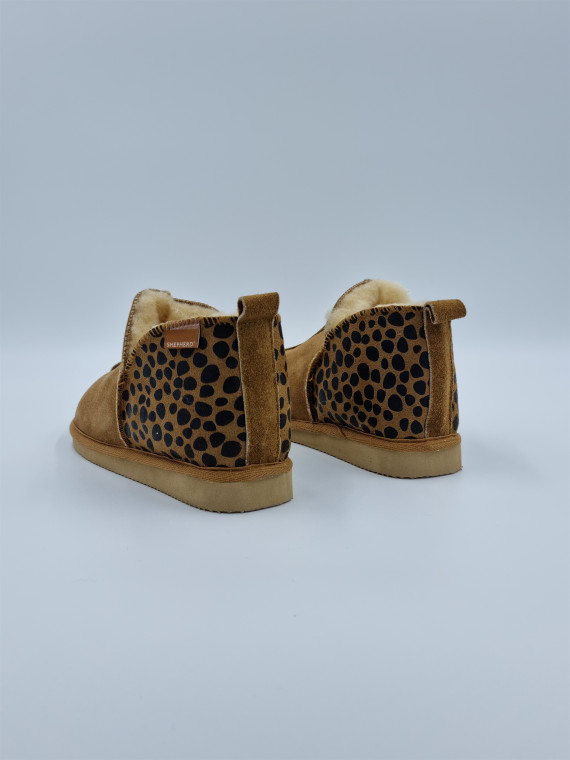 annie nubuck leo/chestnut