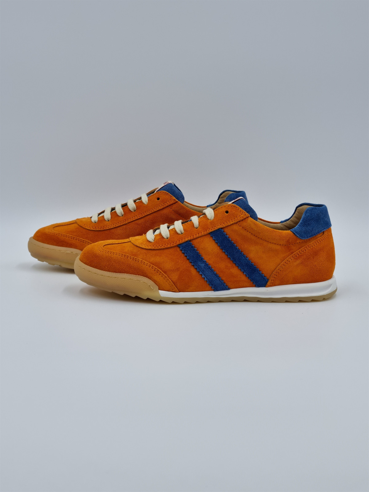 25627sz nubuck orange