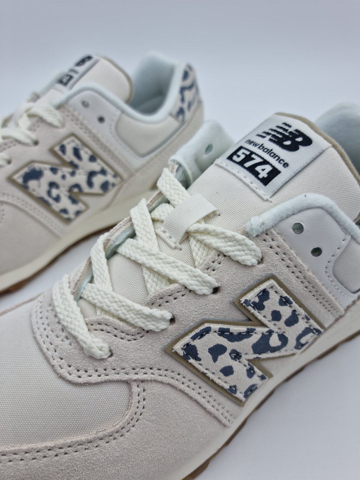 574. textile/nubuck beige