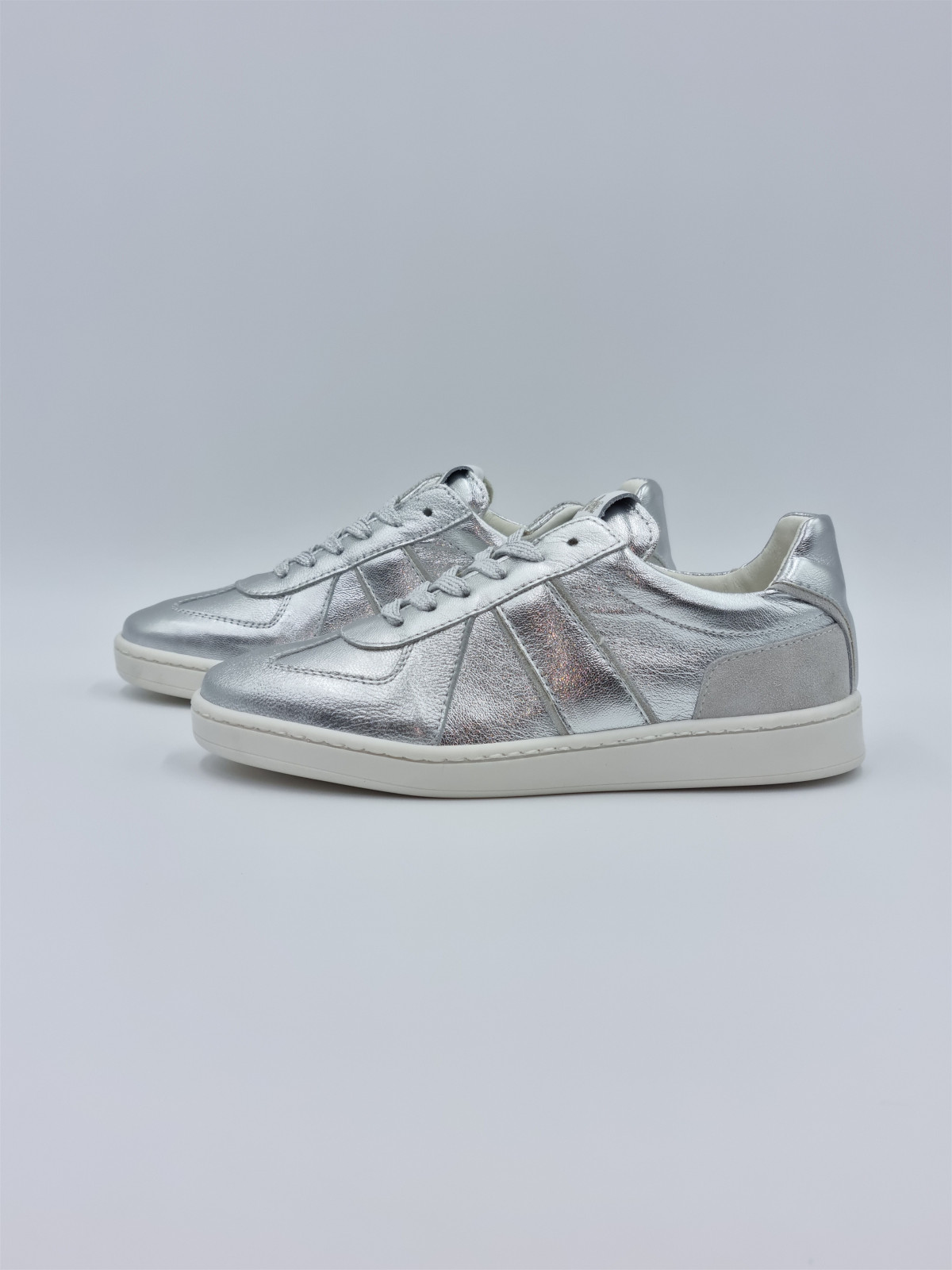 reaction. cuir argent