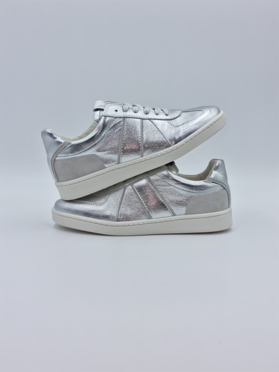 reaction. cuir argent