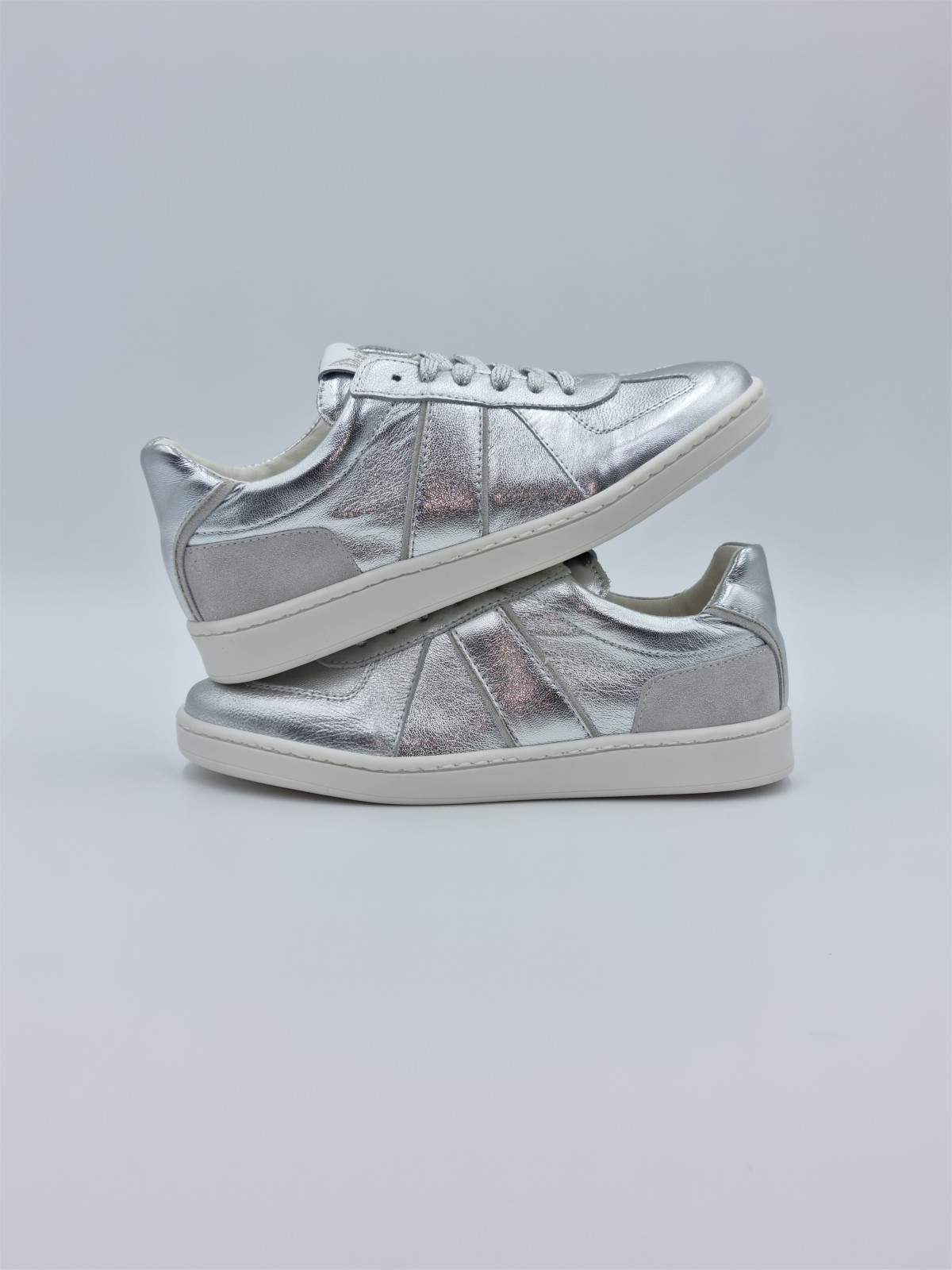 reaction. cuir argent