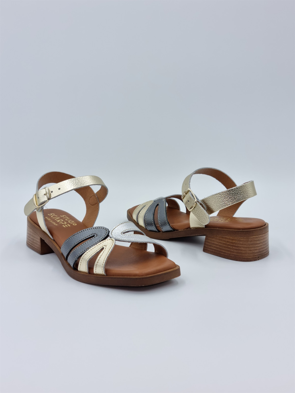 130643 cuir platine