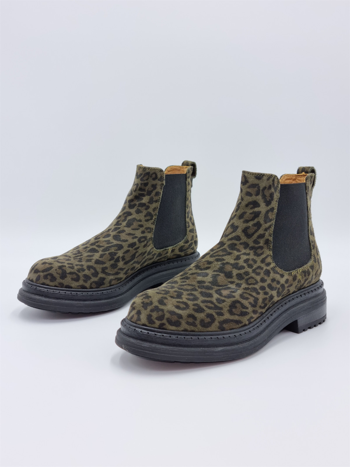 laki velours kaki leo