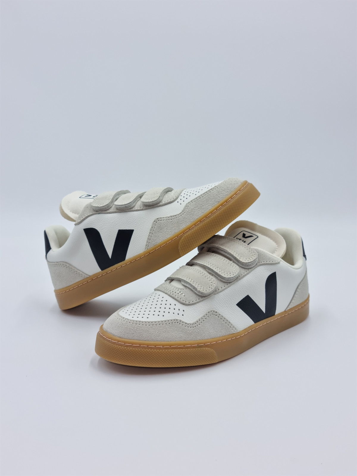 v-90 cuir white_black_natural