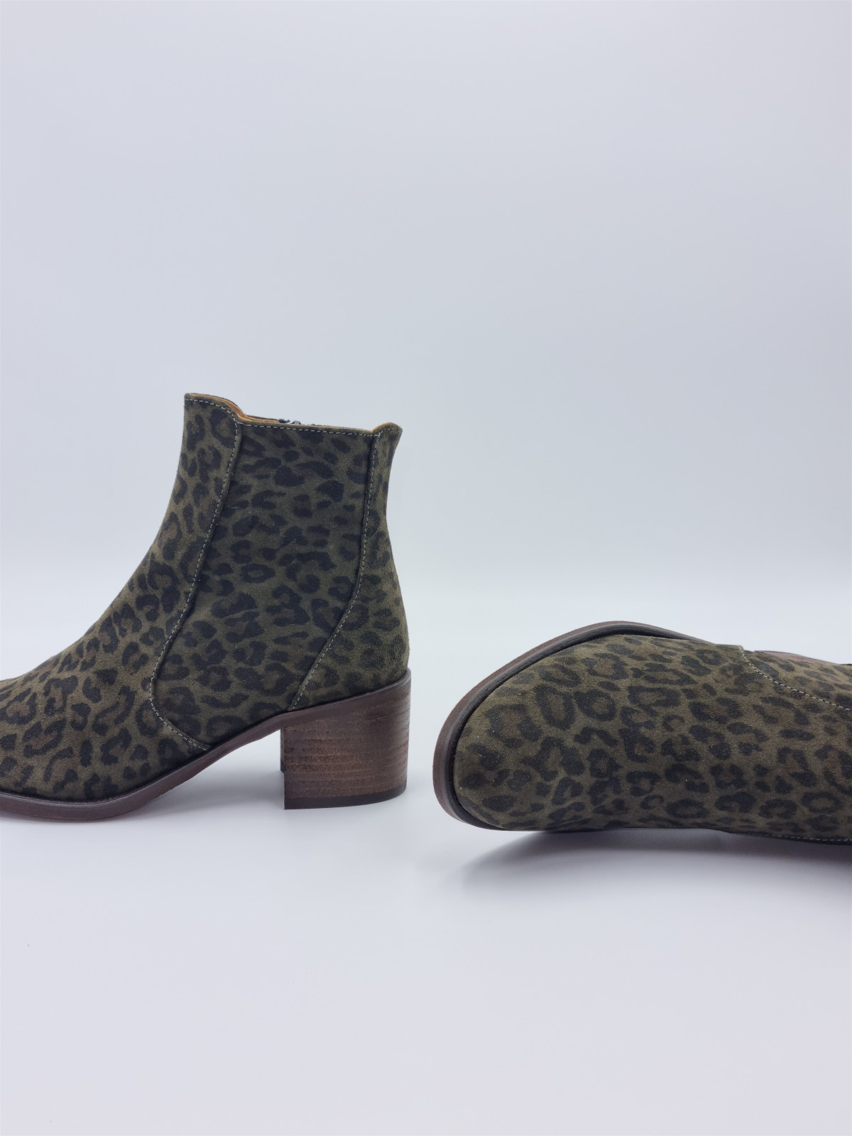 svea velours kaki leo