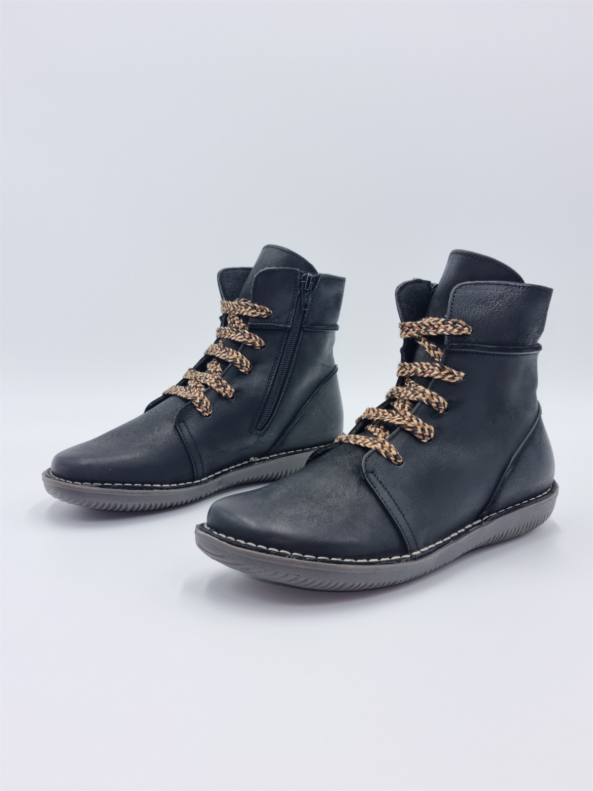 7208 nubuck noir