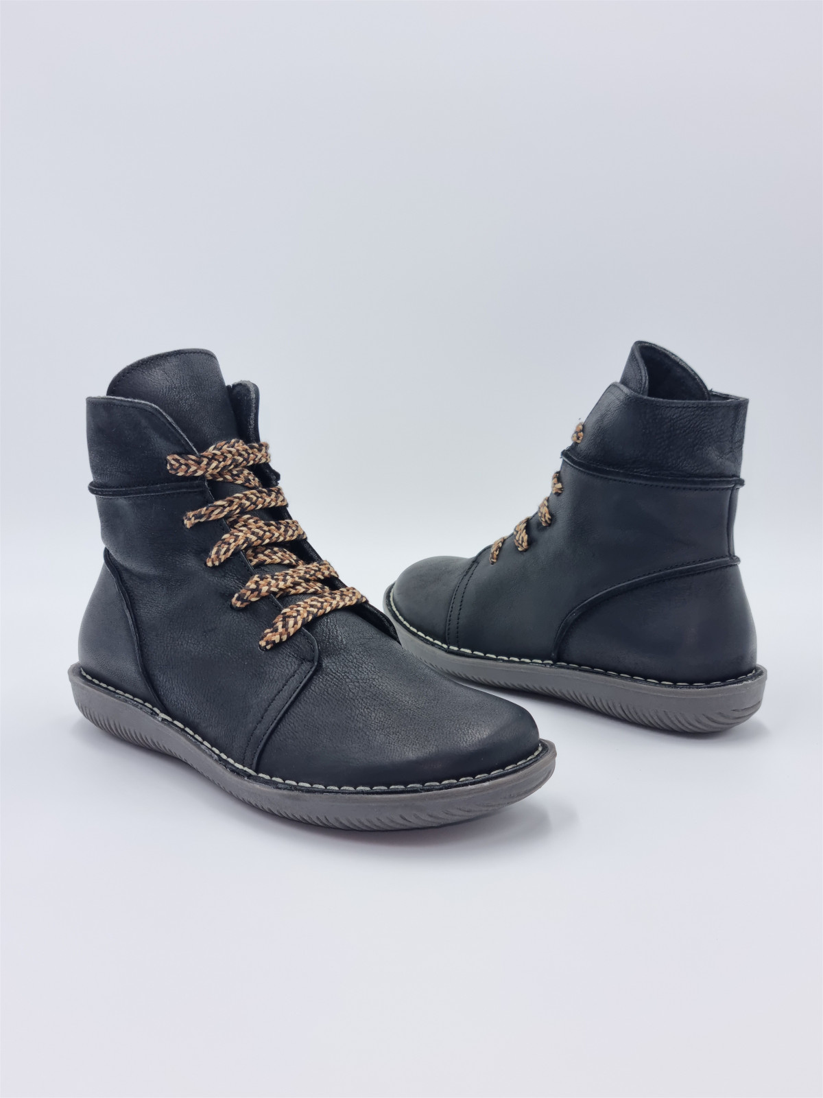 7208 nubuck noir