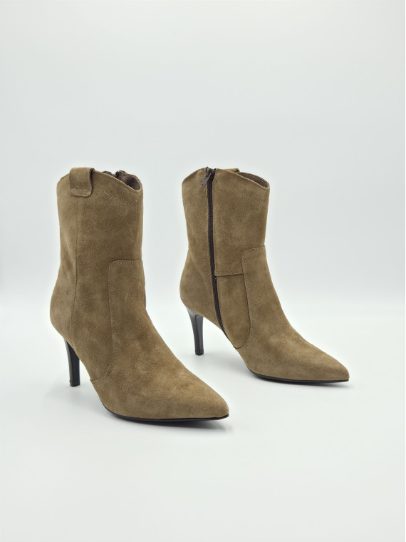 6106 nubuck taupe