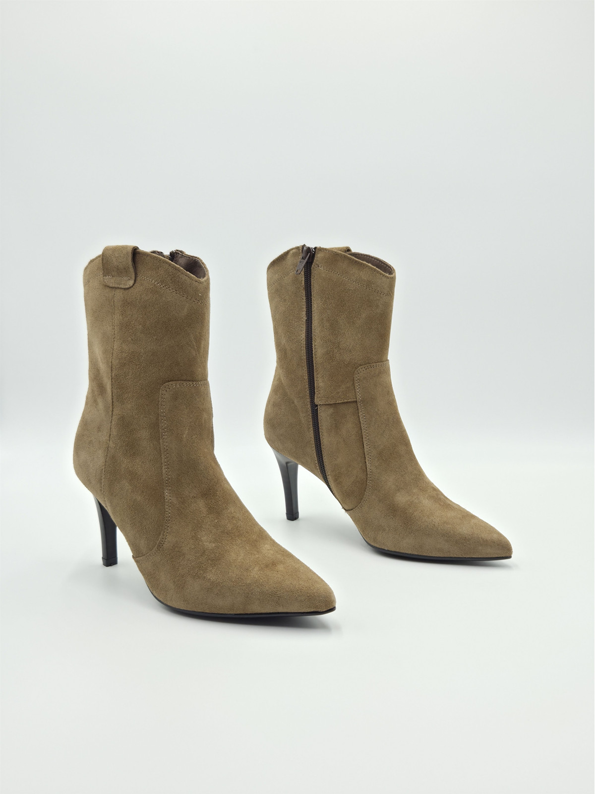6106 nubuck taupe