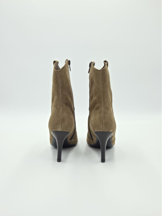 6106 nubuck taupe