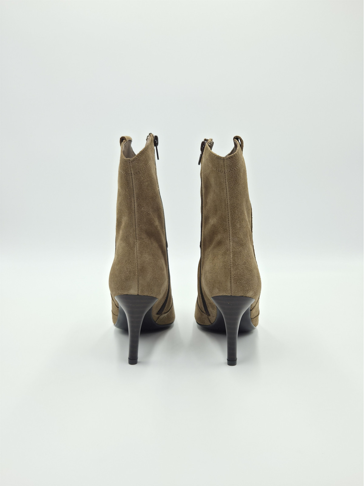 6106 nubuck taupe