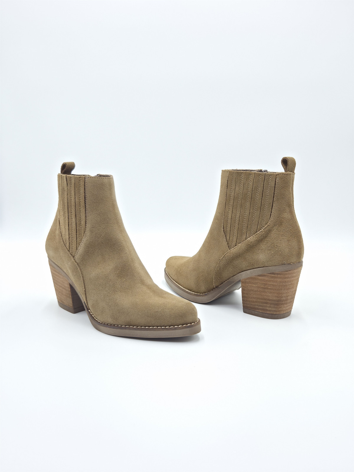 5142 nubuck taupe